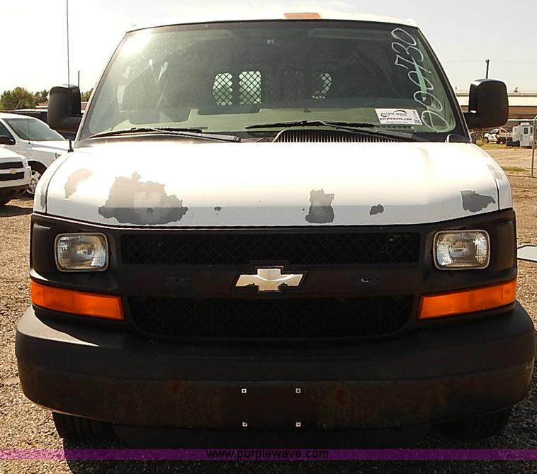 image for item E7799 2005 Chevrolet Express 2500 Cargo van