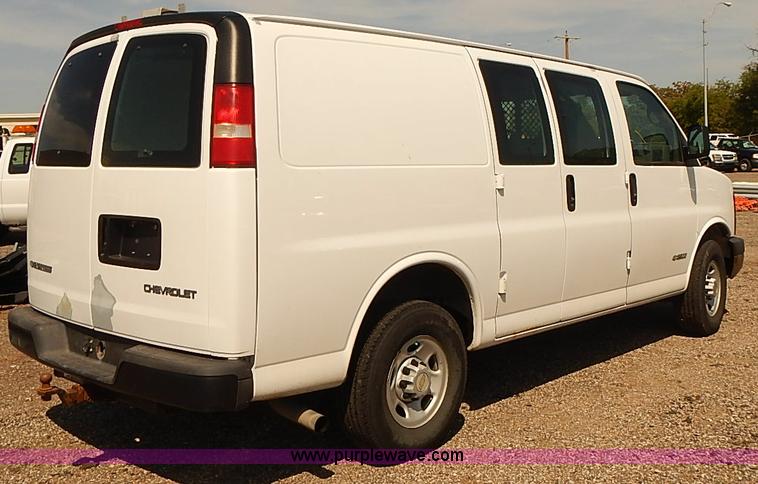 image for item E7799 2005 Chevrolet Express 2500 Cargo van