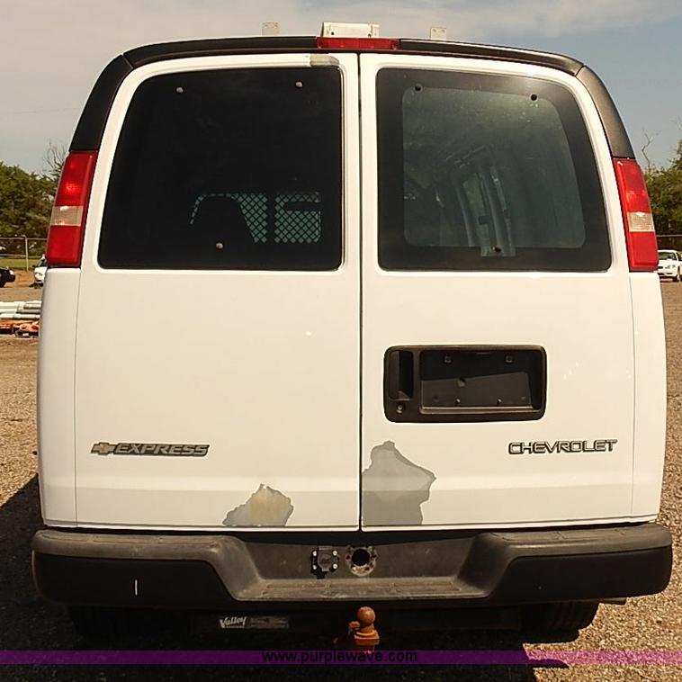 image for item E7799 2005 Chevrolet Express 2500 Cargo van