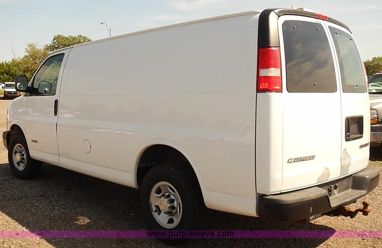 image for item E7799 2005 Chevrolet Express 2500 Cargo van