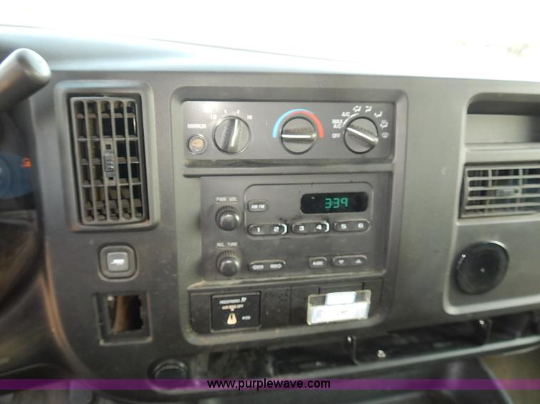 image for item E7799 2005 Chevrolet Express 2500 Cargo van