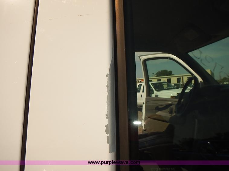 image for item E7799 2005 Chevrolet Express 2500 Cargo van
