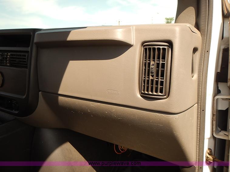 image for item E7799 2005 Chevrolet Express 2500 Cargo van