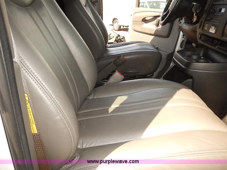 image for item E7799 2005 Chevrolet Express 2500 Cargo van