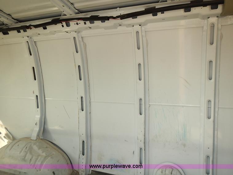 image for item E7799 2005 Chevrolet Express 2500 Cargo van