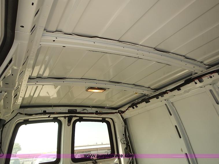 image for item E7799 2005 Chevrolet Express 2500 Cargo van