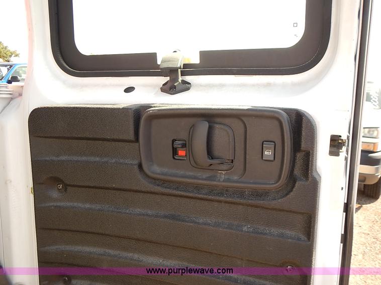 image for item E7799 2005 Chevrolet Express 2500 Cargo van