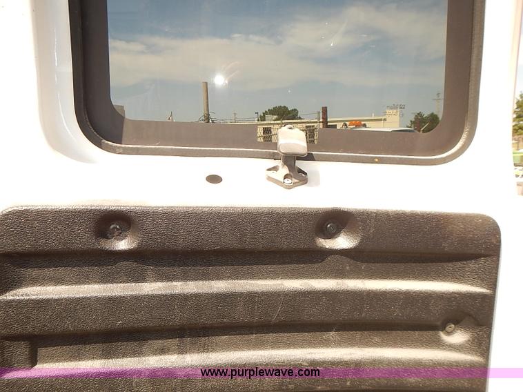 image for item E7799 2005 Chevrolet Express 2500 Cargo van