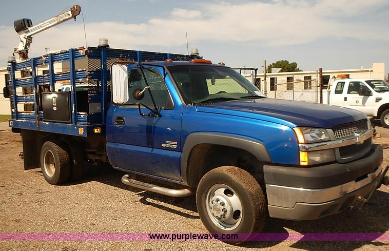image for item E7800 2003 Chevrolet Silverado 3500 flatbed stake side truck