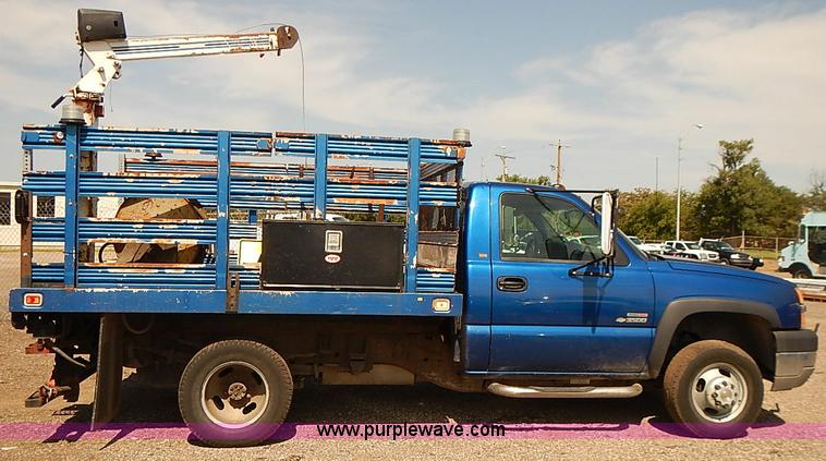 image for item E7800 2003 Chevrolet Silverado 3500 flatbed stake side truck
