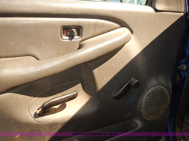 image for item E7800 2003 Chevrolet Silverado 3500 flatbed stake side truck