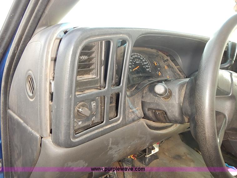 image for item E7800 2003 Chevrolet Silverado 3500 flatbed stake side truck