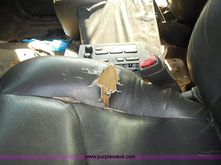 image for item E7800 2003 Chevrolet Silverado 3500 flatbed stake side truck