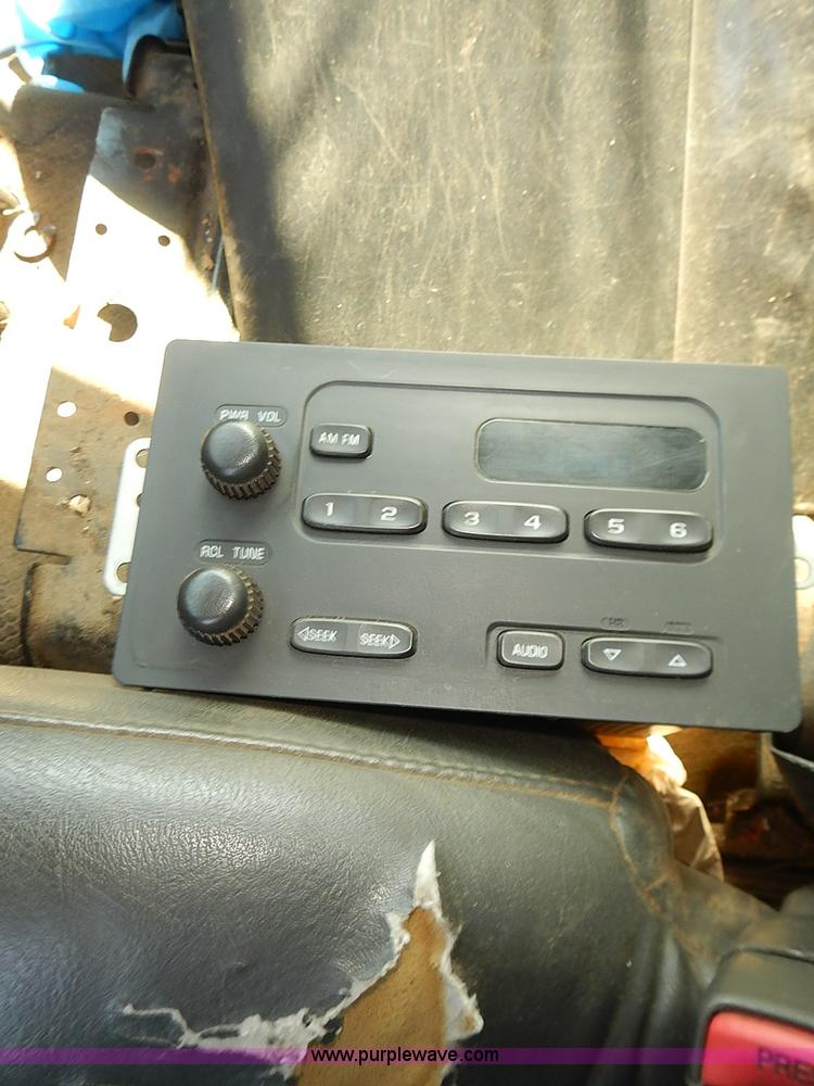 image for item E7800 2003 Chevrolet Silverado 3500 flatbed stake side truck