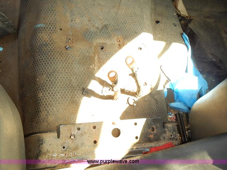 image for item E7800 2003 Chevrolet Silverado 3500 flatbed stake side truck