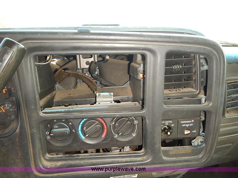 image for item E7800 2003 Chevrolet Silverado 3500 flatbed stake side truck