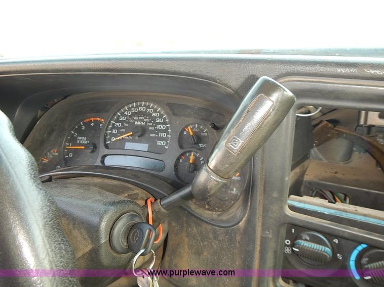 image for item E7800 2003 Chevrolet Silverado 3500 flatbed stake side truck