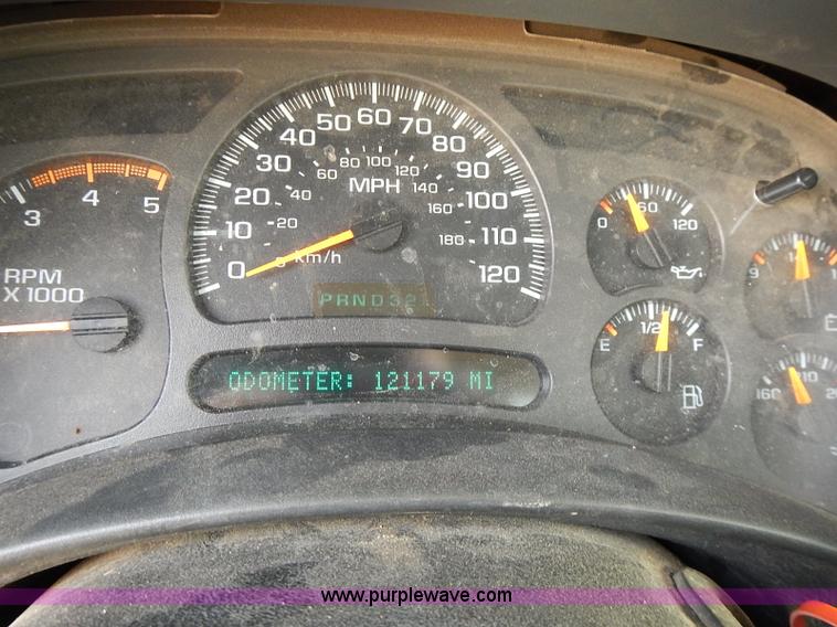 image for item E7800 2003 Chevrolet Silverado 3500 flatbed stake side truck