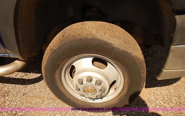 image for item E7800 2003 Chevrolet Silverado 3500 flatbed stake side truck