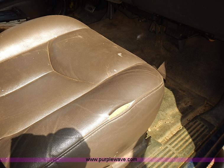 image for item E7800 2003 Chevrolet Silverado 3500 flatbed stake side truck