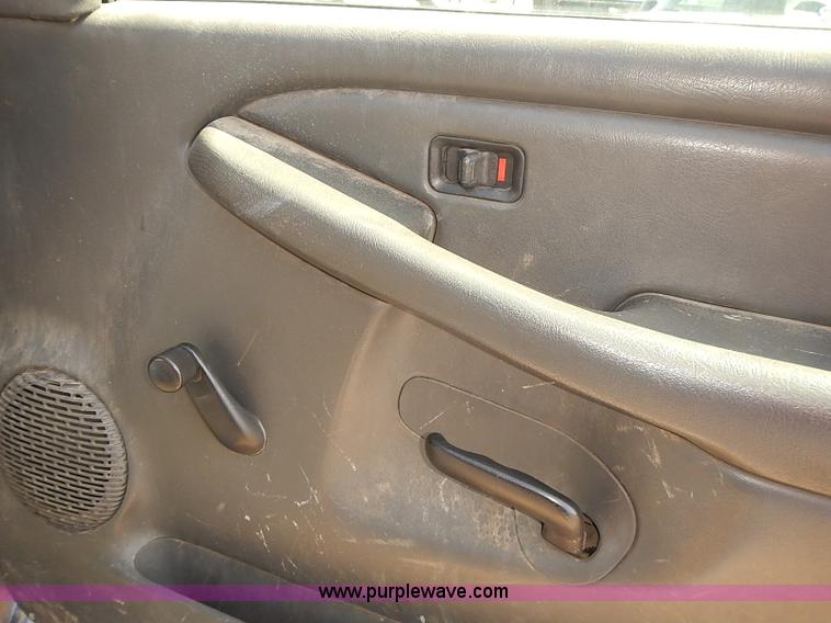 image for item E7800 2003 Chevrolet Silverado 3500 flatbed stake side truck