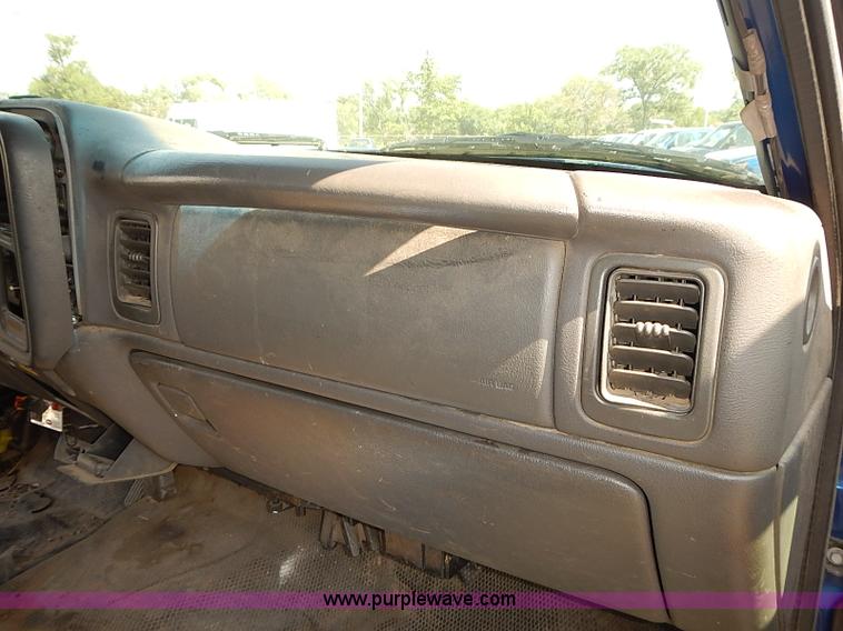 image for item E7800 2003 Chevrolet Silverado 3500 flatbed stake side truck