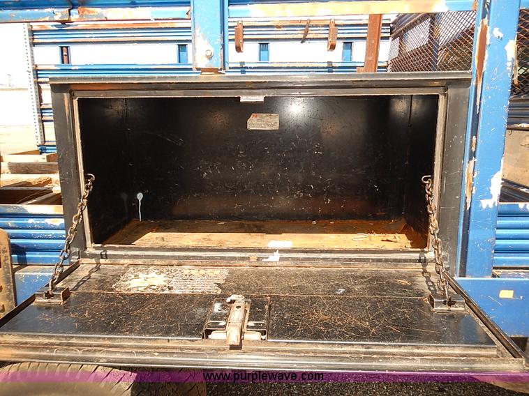 image for item E7800 2003 Chevrolet Silverado 3500 flatbed stake side truck