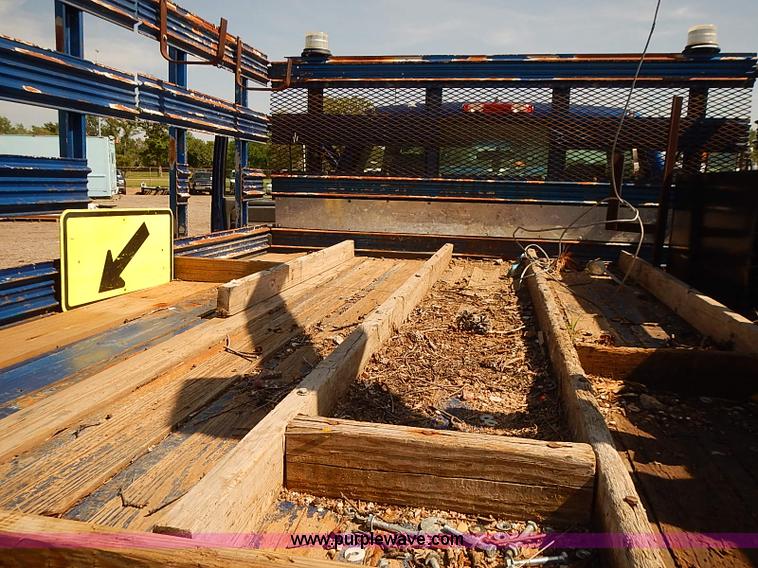 image for item E7800 2003 Chevrolet Silverado 3500 flatbed stake side truck