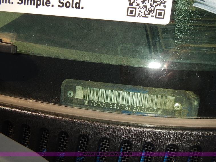 image for item E7800 2003 Chevrolet Silverado 3500 flatbed stake side truck