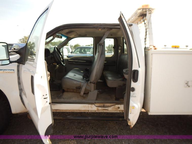 image for item E7801 2006 Ford F250 Super Duty XL SuperCab utility truck