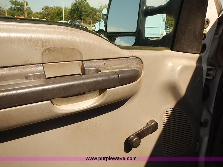 image for item E7801 2006 Ford F250 Super Duty XL SuperCab utility truck