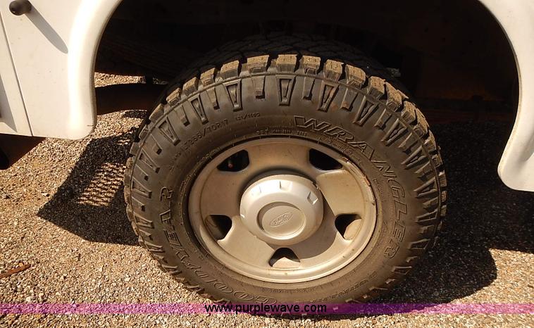 image for item E7801 2006 Ford F250 Super Duty XL SuperCab utility truck