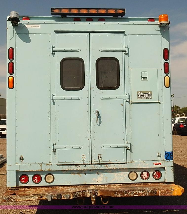 image for item E7805 1998 Chevrolet P30 Supreme step van