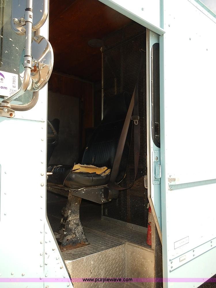 image for item E7805 1998 Chevrolet P30 Supreme step van