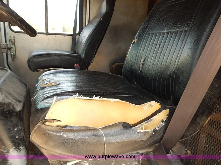 image for item E7805 1998 Chevrolet P30 Supreme step van