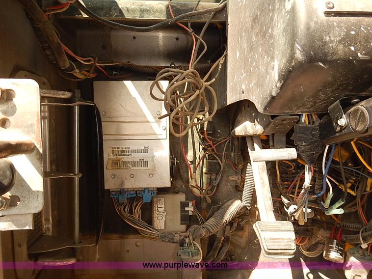 image for item E7805 1998 Chevrolet P30 Supreme step van