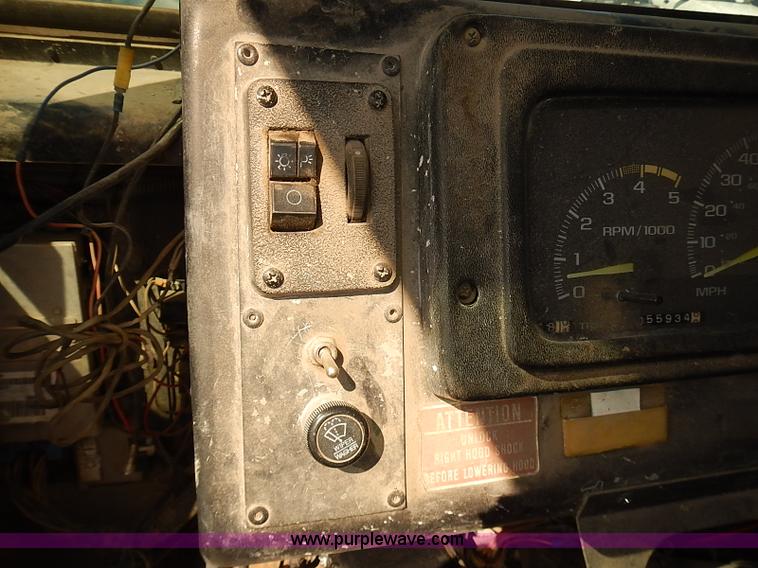 image for item E7805 1998 Chevrolet P30 Supreme step van