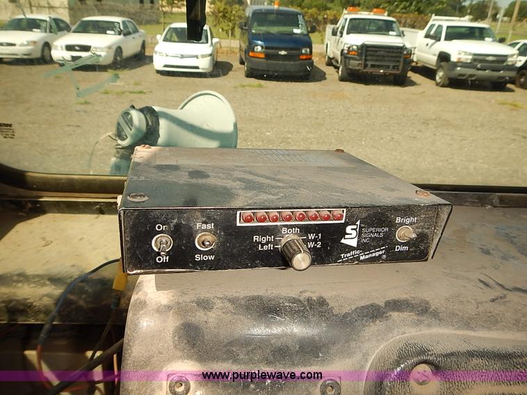 image for item E7805 1998 Chevrolet P30 Supreme step van