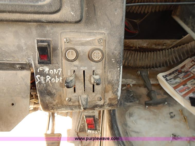 image for item E7805 1998 Chevrolet P30 Supreme step van