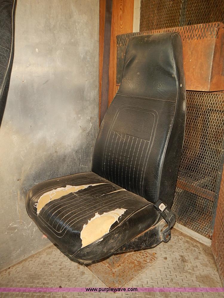 image for item E7805 1998 Chevrolet P30 Supreme step van