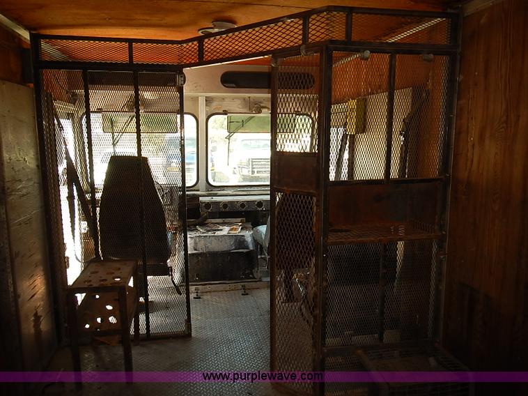 image for item E7805 1998 Chevrolet P30 Supreme step van