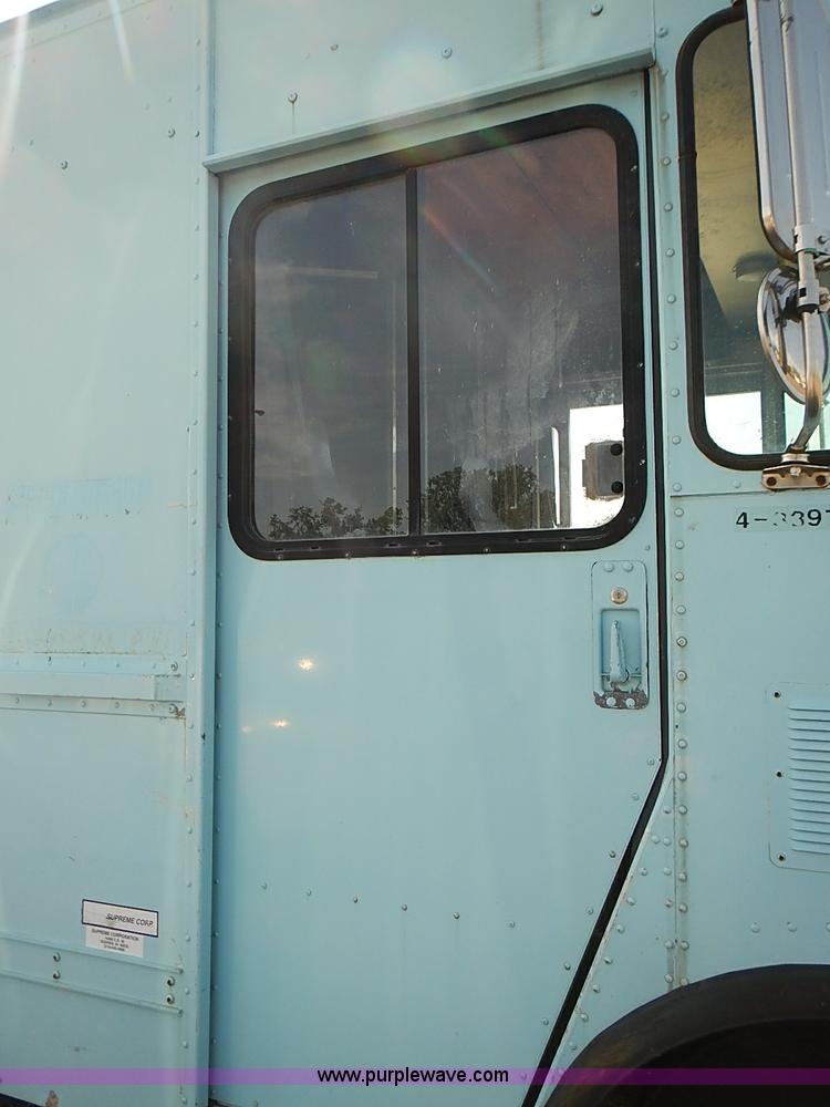 image for item E7805 1998 Chevrolet P30 Supreme step van