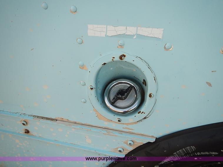 image for item E7805 1998 Chevrolet P30 Supreme step van