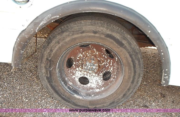 image for item E7805 1998 Chevrolet P30 Supreme step van