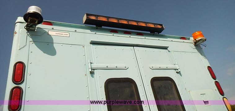 image for item E7805 1998 Chevrolet P30 Supreme step van