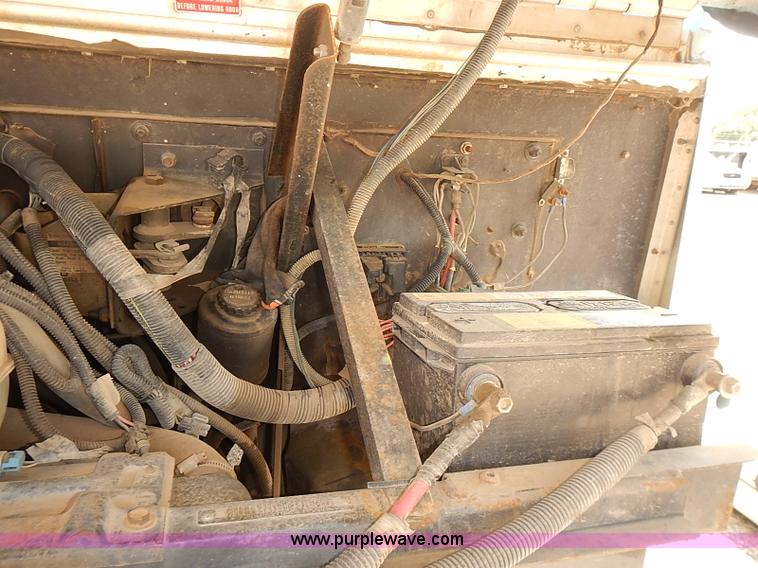 image for item E7805 1998 Chevrolet P30 Supreme step van