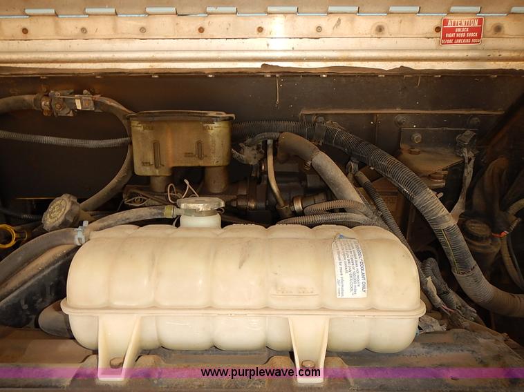 image for item E7805 1998 Chevrolet P30 Supreme step van