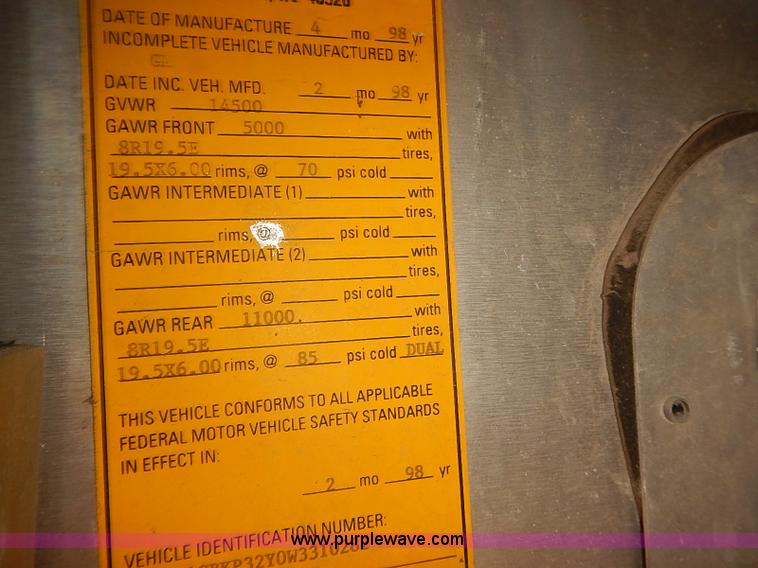 image for item E7805 1998 Chevrolet P30 Supreme step van