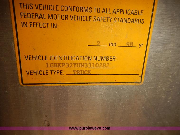 image for item E7805 1998 Chevrolet P30 Supreme step van