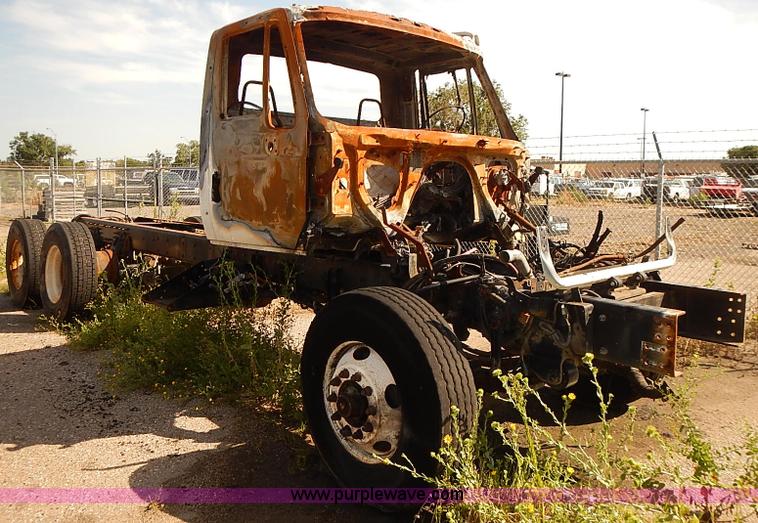 image for item E7809 2008 International 7400SFA truck cab and chassis